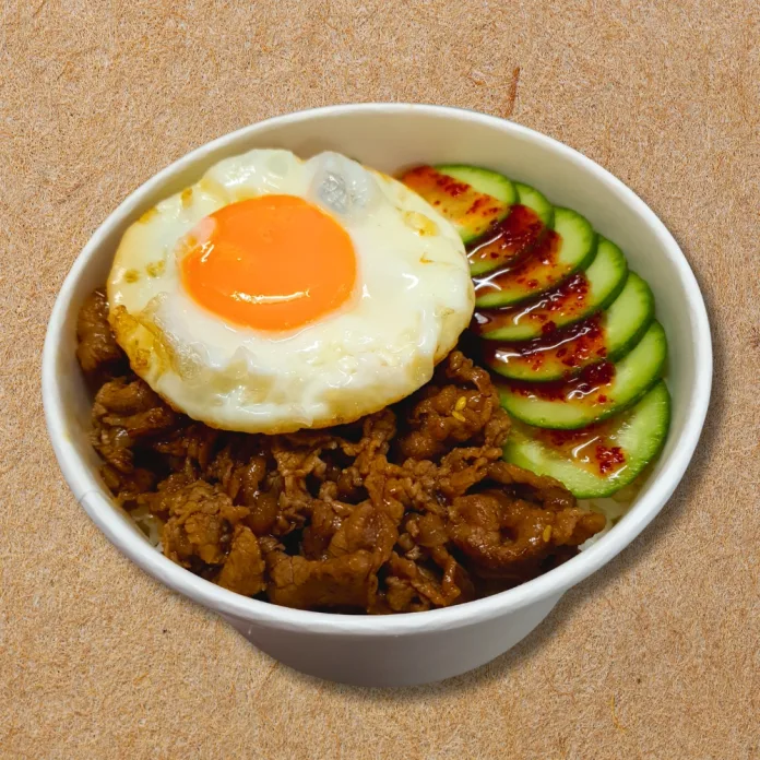 bò né cơm bò né trứng ốp